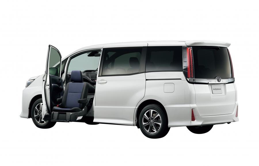  Toyota Noah Si Hybrid 2017 года  (фото 4 из 10)
